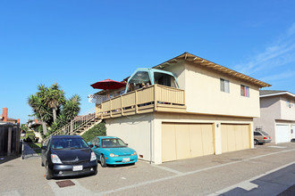 16572 Delton Cir in Huntington Beach, CA - Building Photo - Building Photo