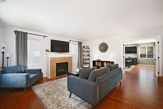 114 Ross Ave NW in Orting, WA - Building Photo - Building Photo