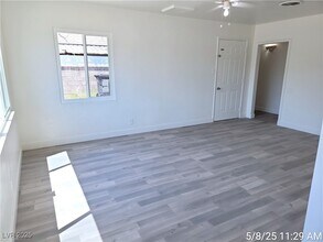 148 W Victory Rd in Henderson, NV - Building Photo - Building Photo
