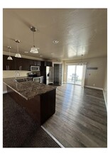 609 Burton Ave in Burley, ID - Foto de edificio - Building Photo