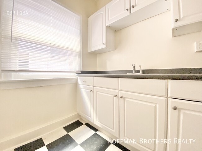 447 S Grand View St, Unit 102 in Los Angeles, CA - Building Photo - Building Photo