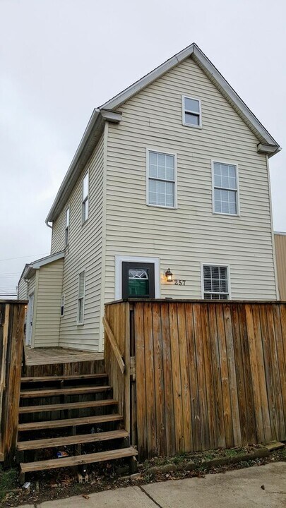 257 S Skidmore St in Columbus, OH - Building Photo