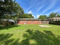 1101 Sorrells Dr - 10