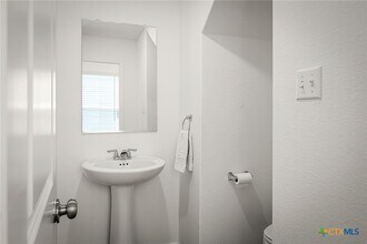 175 Amber Gln in Maxwell, TX - Building Photo - Building Photo