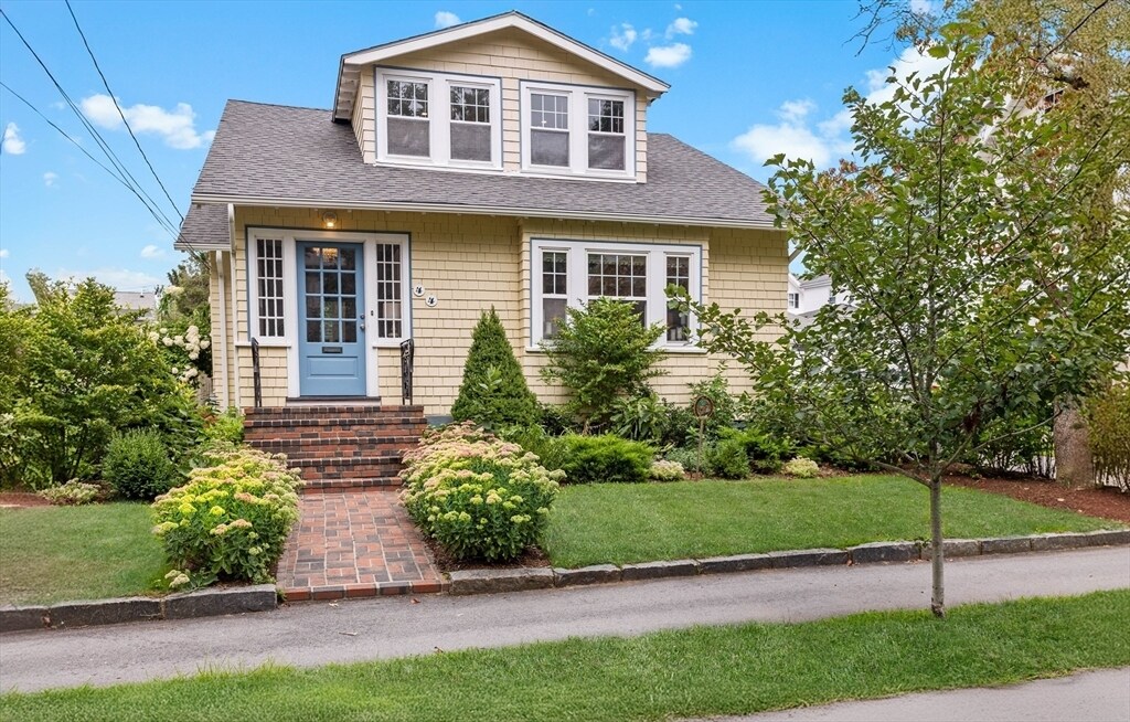 44 Antwerp St in Milton, MA - Building Photo