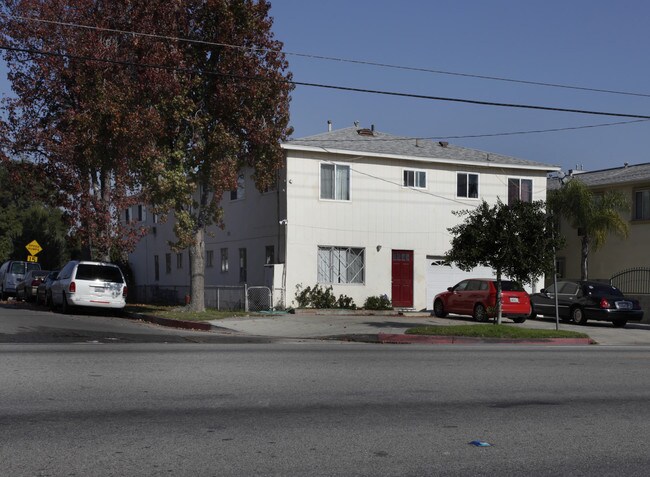 13357 Victory Blvd in Van Nuys, CA - Building Photo - Building Photo