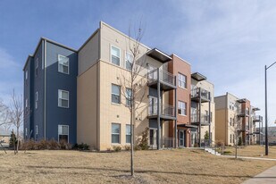River West Apartments in Tulsa, OK - Building Photo