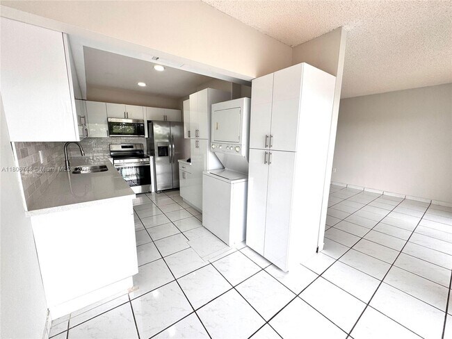 5900 SW 127th Ave in Miami, FL - Building Photo - Building Photo