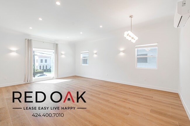 property at 1448 1/2 S Holt Ave