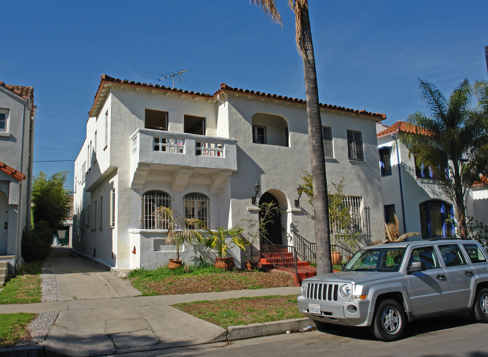 425 N Curson Ave in Los Angeles, CA - Building Photo