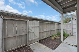 9481 Pagewood Ln in Houston, TX - Building Photo - Building Photo