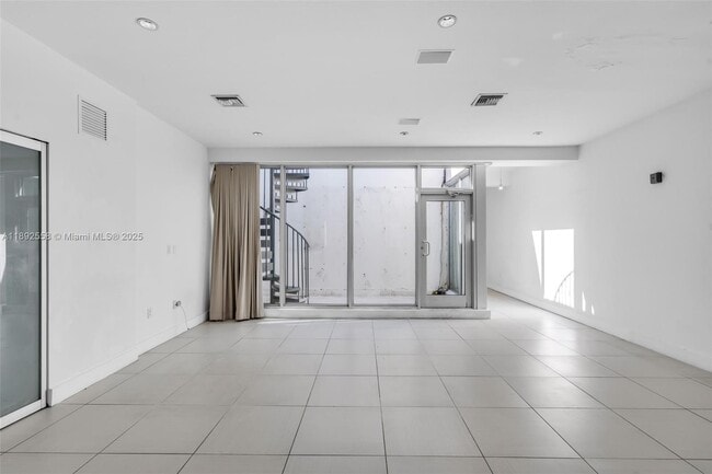 229 8th St in Miami Beach, FL - Building Photo - Building Photo