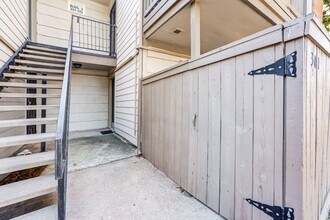 6001 Reims Rd in Houston, TX - Building Photo - Building Photo