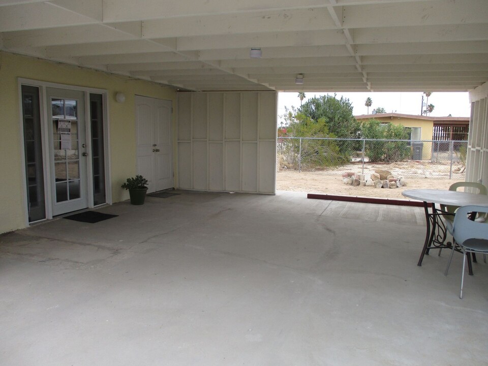 6289 Smoketree Ave-Unit -6289 Smoketree B in Twentynine Palms, CA - Building Photo