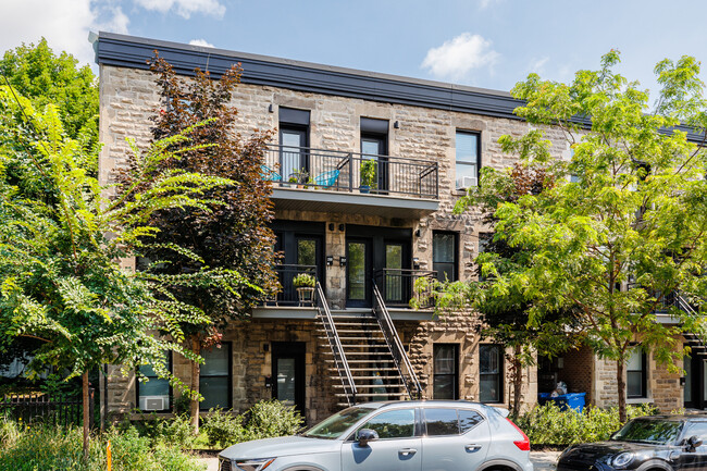 261 Bourget Rue in Montréal, QC - Building Photo - Building Photo