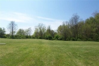 888 E Caston Rd in Uniontown, OH - Building Photo - Building Photo