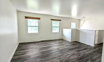 936 Seminole Rd in Norton Shores, MI - Building Photo - Building Photo