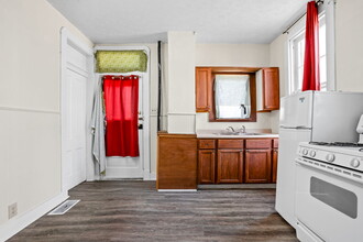 537 Fletcher Ave, Unit 4 in Indianapolis, IN - Building Photo - Building Photo