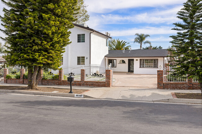 6648 Valley Circle Blvd in West Hills, CA - Building Photo - Interior Photo