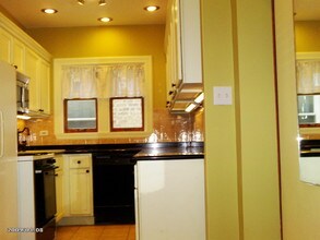 2420 W Palmer St, Unit 1st floor in Chicago, IL - Building Photo - Building Photo