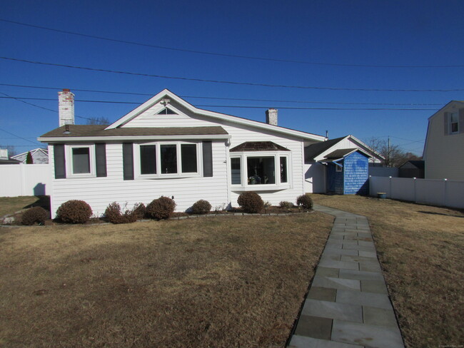 28 Clinton Ave in Old Saybrook, CT - Building Photo - Building Photo