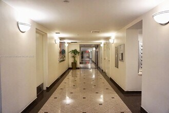 1541 Brickell Ave in Miami, FL - Building Photo - Building Photo