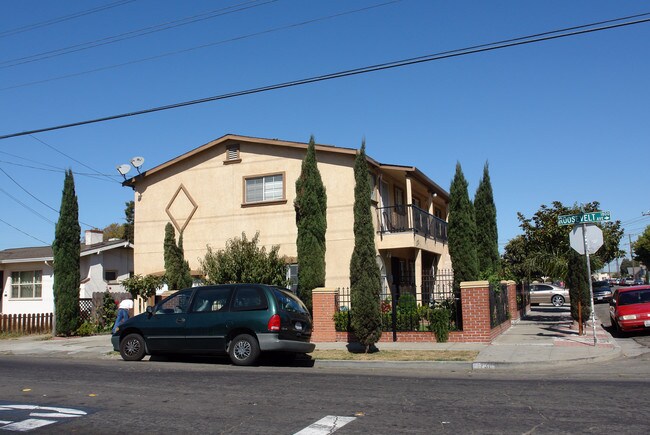 1731 Roosevelt Ave in Richmond, CA - Foto de edificio - Building Photo