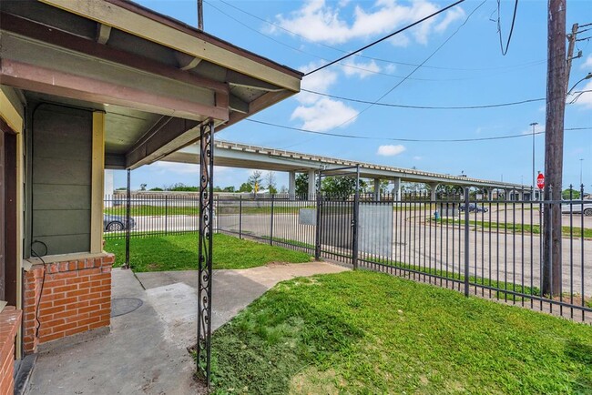 3002 Market St in Houston, TX - Building Photo - Building Photo