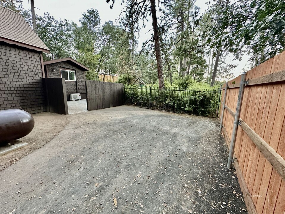 25165 Cedar St in Idyllwild, CA - Building Photo