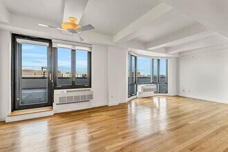 35-40 30th St in Queens, NY - Building Photo - Building Photo