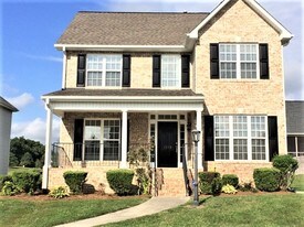 1710 Springfield Village Ct in Clemmons, NC - Building Photo