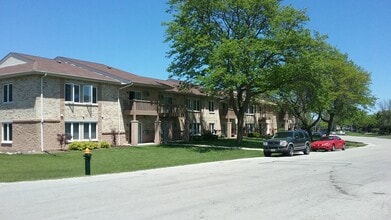 Biscayne Apartments in Racine, WI - Foto de edificio - Building Photo