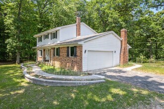 6670 Elizabeth Lake Rd in Waterford Township, MI - Building Photo - Building Photo