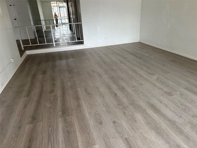 property at 3710 Inverrary Dr