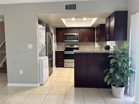 5150 Lake Loop Rd in Cooper City, FL - Building Photo