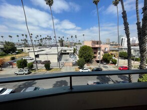 946 Arapahoe St in Los Angeles, CA - Building Photo - Building Photo