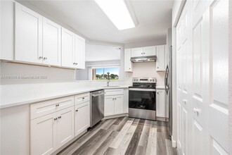 3433 NW 44th St in Lauderdale Lakes, FL - Building Photo - Building Photo