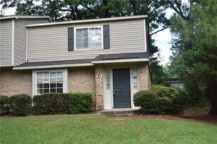 6701 Dickens Ferry Rd in Mobile, AL - Building Photo