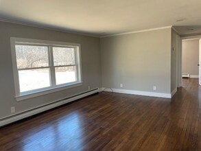 131 Durham Rd, Unit Unit B in Freeport, ME - Building Photo - Building Photo