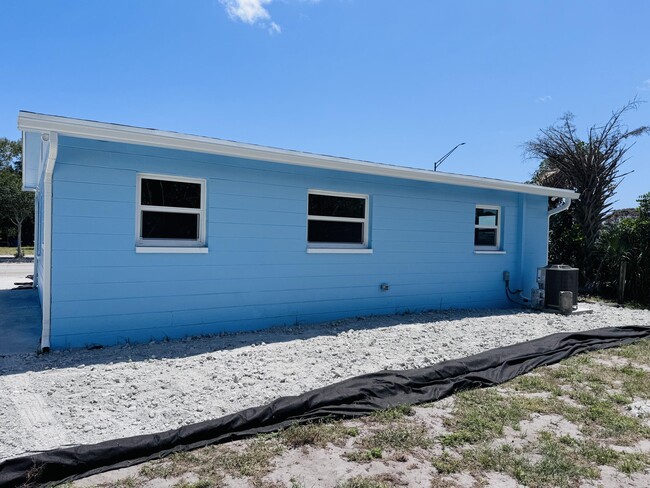517 N 25th St in Fort Pierce, FL - Building Photo - Building Photo
