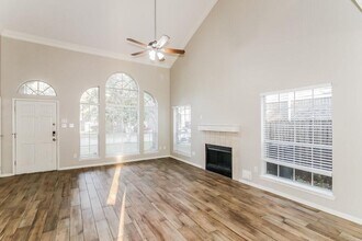8027 Oceanside Dr in Houston, TX - Building Photo - Building Photo