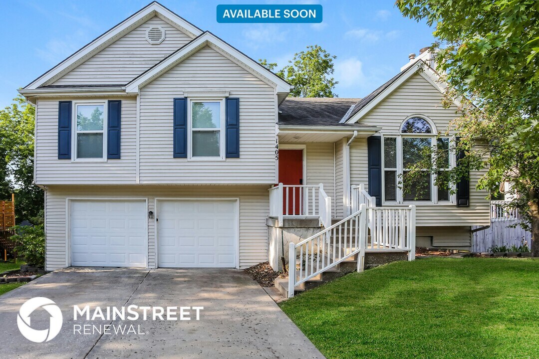 1405 NE Tawny Dr in Lee's Summit, MO - Building Photo