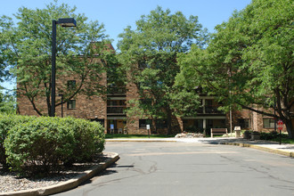 Roseville Seniors in Roseville, MN - Building Photo - Building Photo