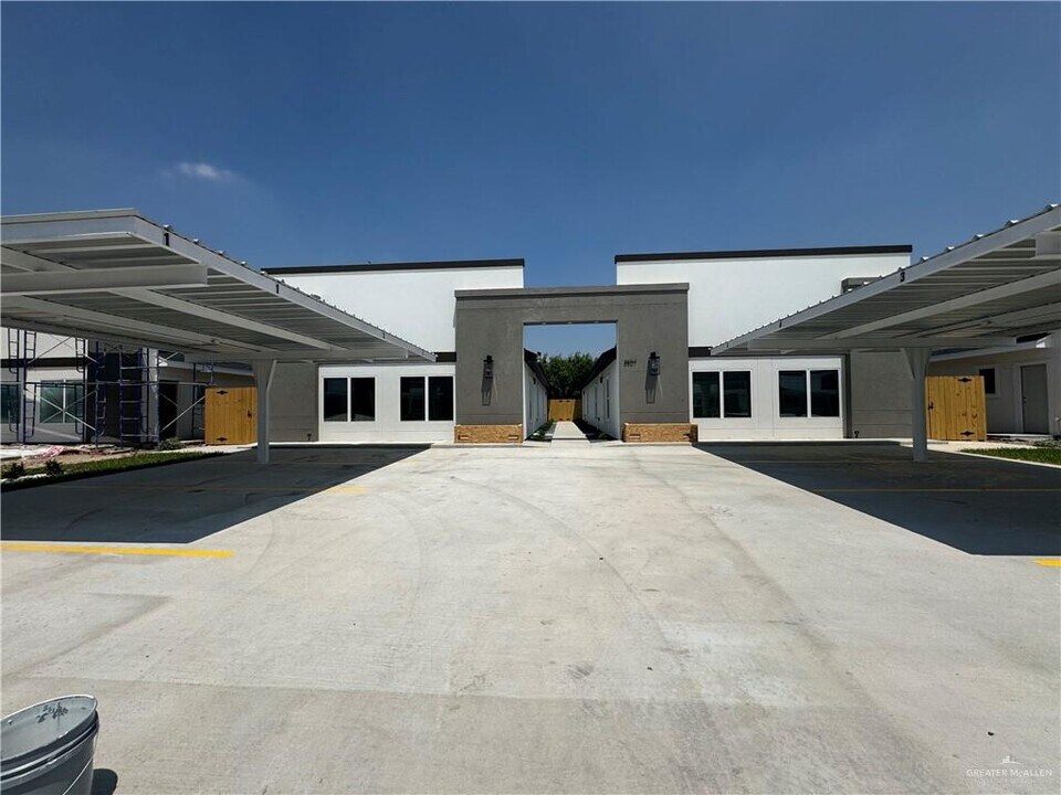 3507 S Dominique Dr in Pharr, TX - Building Photo
