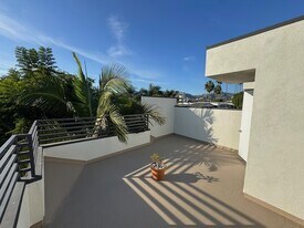 910 N Curson Ave, Unit 1 in West Hollywood, CA - Building Photo