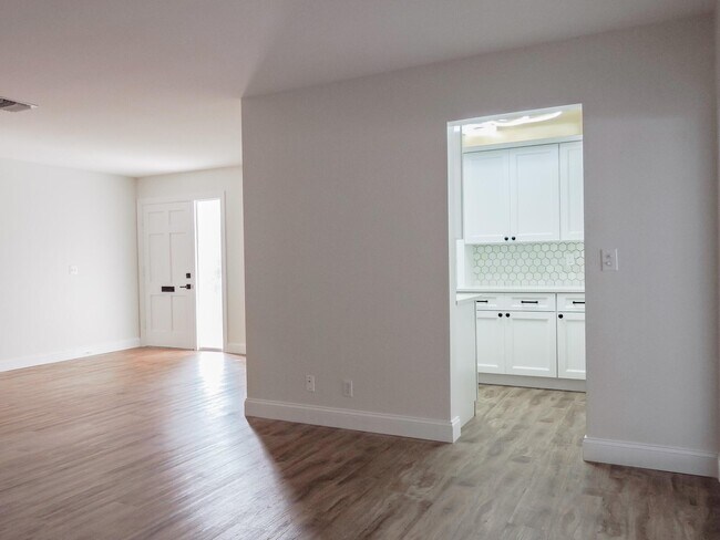 136 Yacht Club Dr in North Palm Beach, FL - Building Photo - Building Photo