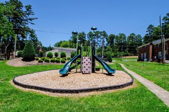 Georgetowne Woods Apartments in Gastonia, NC - Foto de edificio - Building Photo