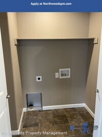 336 Everett Way photo'