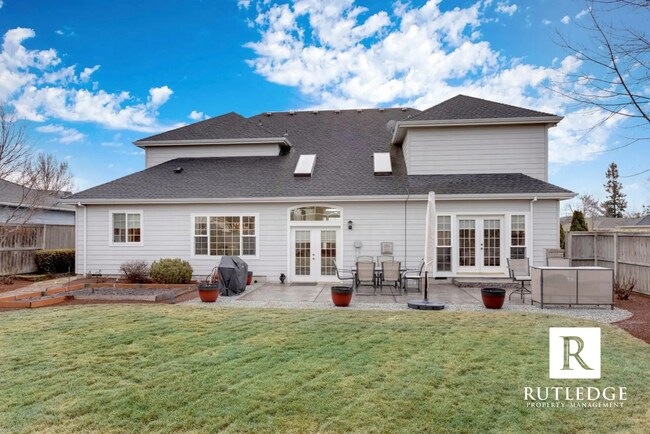 817 White Oak Cir in Central Point, OR - Building Photo - Building Photo