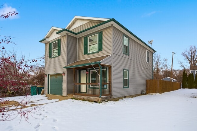 35942 Vinewood St in Romulus, MI - Building Photo - Building Photo